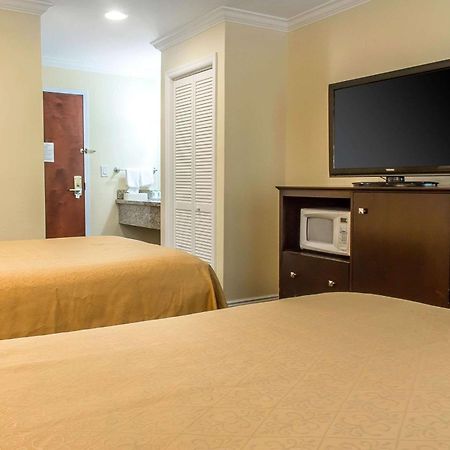 Quality Inn Near Mountain Creek Вернон Екстер'єр фото